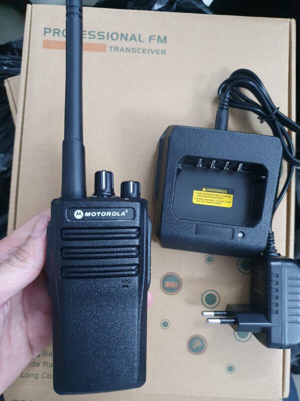 Motorola-Xir-P8600i-600x800
