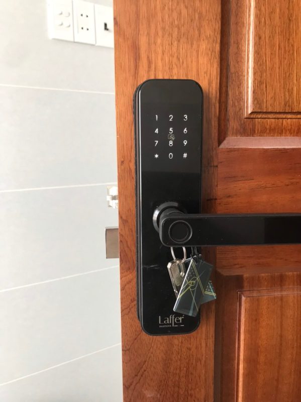 Laffer-LX08-thuc-te-10-599x800